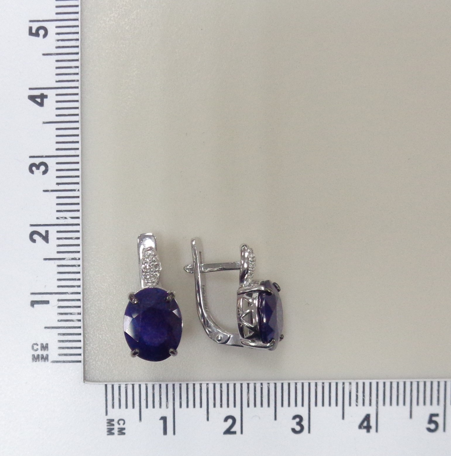 Серебряные серьги с сапфирами